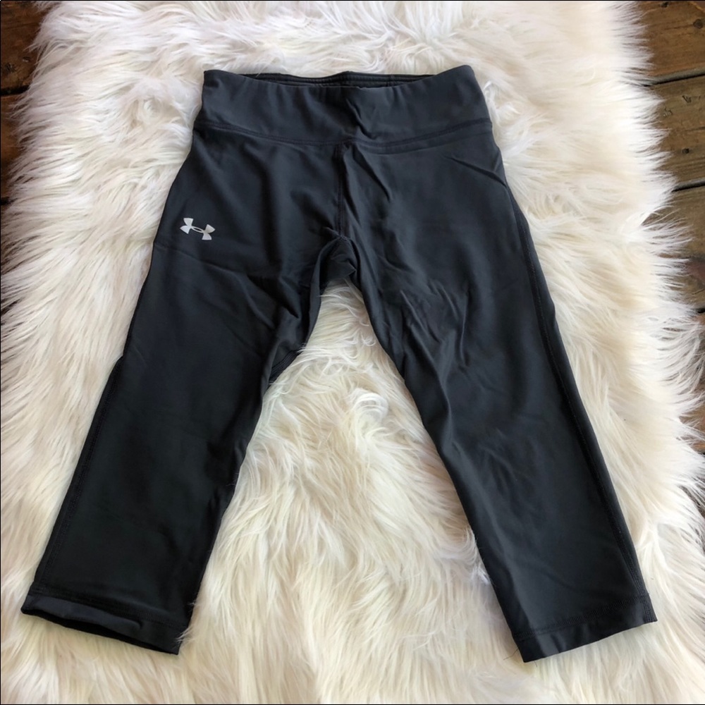 ~Under Armour~ Gray athletic cropped leggings